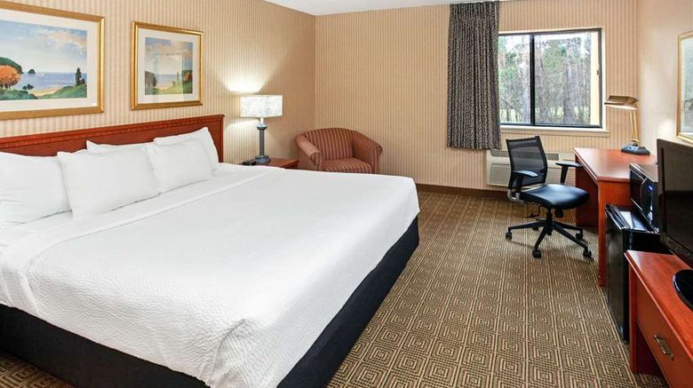 <b>La Quinta Inn & Suites Stevens Point Room</b>. Images powered by <a href="https://iceportal.shijigroup.com/" title="IcePortal" target="_blank">IcePortal</a>.