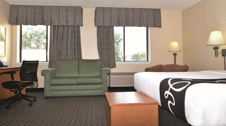 <b>La Quinta Inn Tampa East Fairgrounds Room</b>. Images powered by <a href="https://iceportal.shijigroup.com/" title="IcePortal" target="_blank">IcePortal</a>.