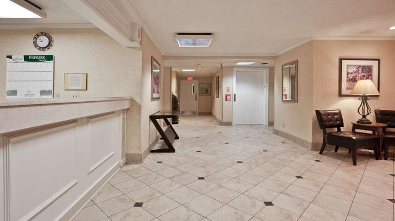 <b>La Quinta Inn Tampa East Fairgrounds Lobby</b>. Images powered by <a href="https://iceportal.shijigroup.com/" title="IcePortal" target="_blank">IcePortal</a>.