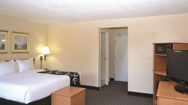 <b>La Quinta Inn Tampa East Fairgrounds Room</b>. Images powered by <a href="https://iceportal.shijigroup.com/" title="IcePortal" target="_blank">IcePortal</a>.