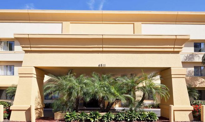 La Quinta Inn Tampa East Fairgrounds Exterior
