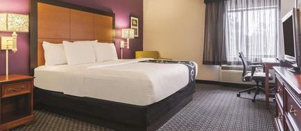 Wingate by Wyndham Brunswick Room