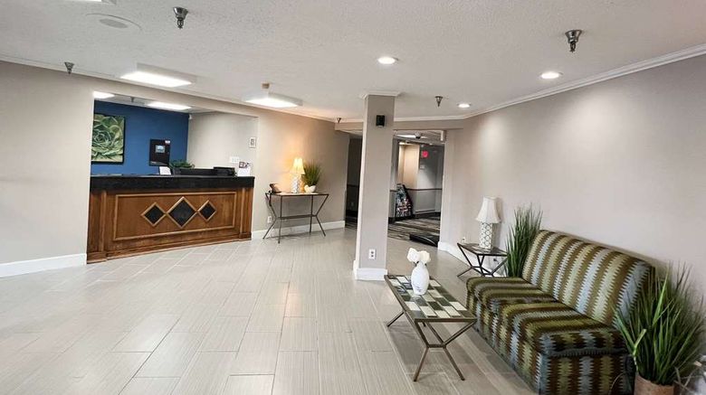 <b>Baymont by Wyndham Columbia Lobby</b>. Images powered by <a href="https://iceportal.shijigroup.com/" title="IcePortal" target="_blank">IcePortal</a>.