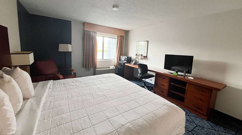 <b>Baymont by Wyndham Columbia Room</b>. Images powered by <a href="https://iceportal.shijigroup.com/" title="IcePortal" target="_blank">IcePortal</a>.