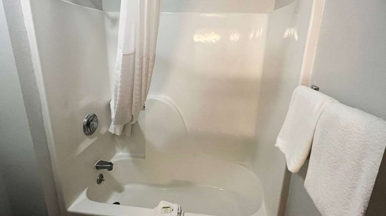 <b>Baymont by Wyndham Columbia Room</b>. Images powered by <a href="https://iceportal.shijigroup.com/" title="IcePortal" target="_blank">IcePortal</a>.