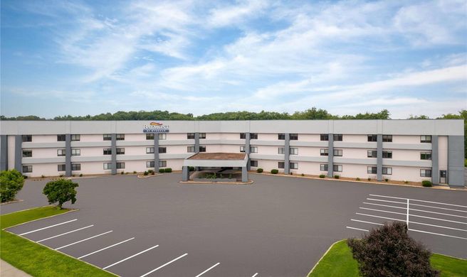 Baymont by Wyndham Columbia Exterior