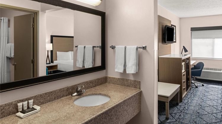 Baymont by Wyndham Columbia Room
