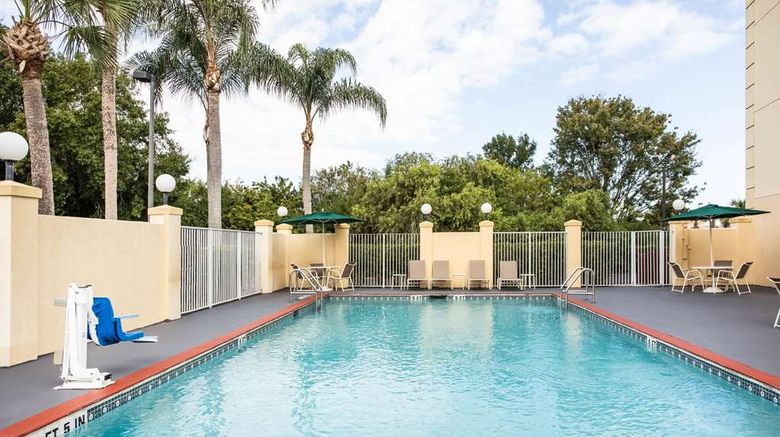 <b>La Quinta Inn Melbourne Pool</b>. Images powered by <a href="https://iceportal.shijigroup.com/" title="IcePortal" target="_blank">IcePortal</a>.