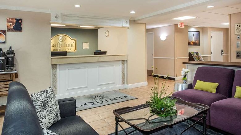 <b>La Quinta Inn Melbourne Lobby</b>. Images powered by <a href="https://iceportal.shijigroup.com/" title="IcePortal" target="_blank">IcePortal</a>.