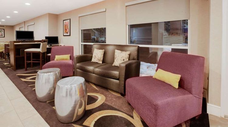 La Quinta Inn & Suites Detroit Utica Lobby