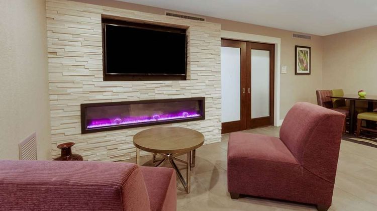La Quinta Inn & Suites Detroit Utica Lobby