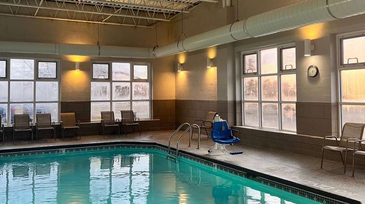 La Quinta Inn & Suites Detroit Utica Pool