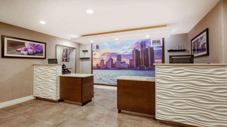 La Quinta Inn & Suites Detroit Utica Lobby