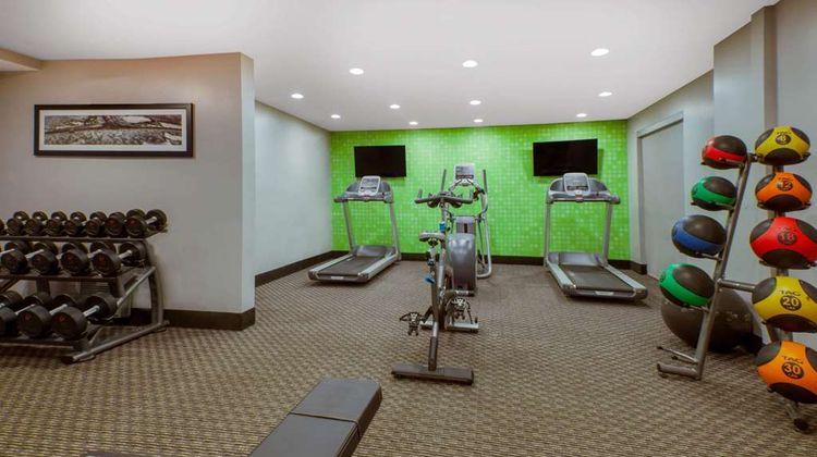 La Quinta Inn & Suites Detroit Utica Health