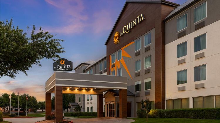 La Quinta Inn & Suites Austin Round Rock Exterior