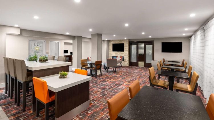 La Quinta Inn & Suites Austin Round Rock Lobby