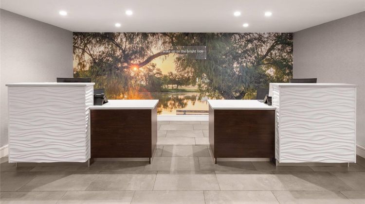 La Quinta Inn & Suites Austin Round Rock Lobby