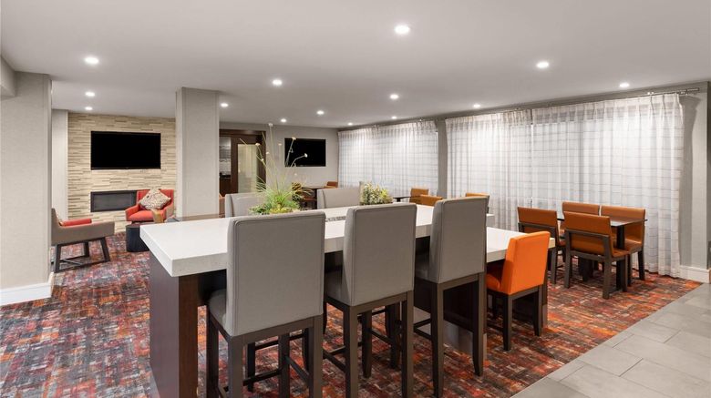 <b>La Quinta Inn & Suites Austin Round Rock Lobby</b>. Images powered by <a href="https://iceportal.shijigroup.com/" title="IcePortal" target="_blank">IcePortal</a>.
