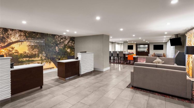 La Quinta Inn & Suites Austin Round Rock Lobby