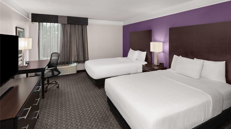 <b>La Quinta Inn & Suites Austin Round Rock Room</b>. Images powered by <a href="https://iceportal.shijigroup.com/" title="IcePortal" target="_blank">IcePortal</a>.