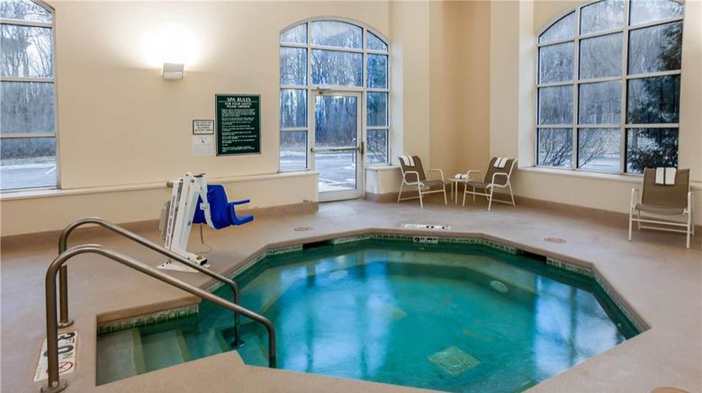 <b>La Quinta Inn & Suites SW New Berlin Pool</b>. Images powered by <a href="https://iceportal.shijigroup.com/" title="IcePortal" target="_blank">IcePortal</a>.