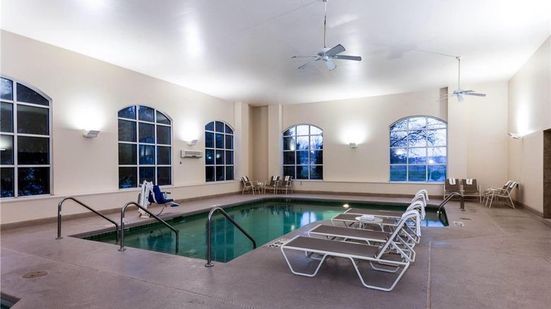 <b>La Quinta Inn & Suites SW New Berlin Pool</b>. Images powered by <a href="https://iceportal.shijigroup.com/" title="IcePortal" target="_blank">IcePortal</a>.