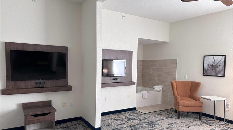 La Quinta Inn & Suites SW New Berlin Room