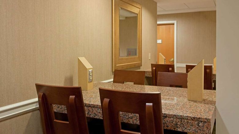 <b>La Quinta Inn & Suites Somerville Lobby</b>. Images powered by <a href="https://iceportal.shijigroup.com/" title="IcePortal" target="_blank">IcePortal</a>.