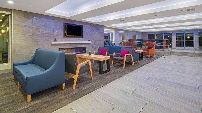 <b>La Quinta Inn Santa Ana Lobby</b>. Images powered by <a href="https://iceportal.shijigroup.com/" title="IcePortal" target="_blank">IcePortal</a>.