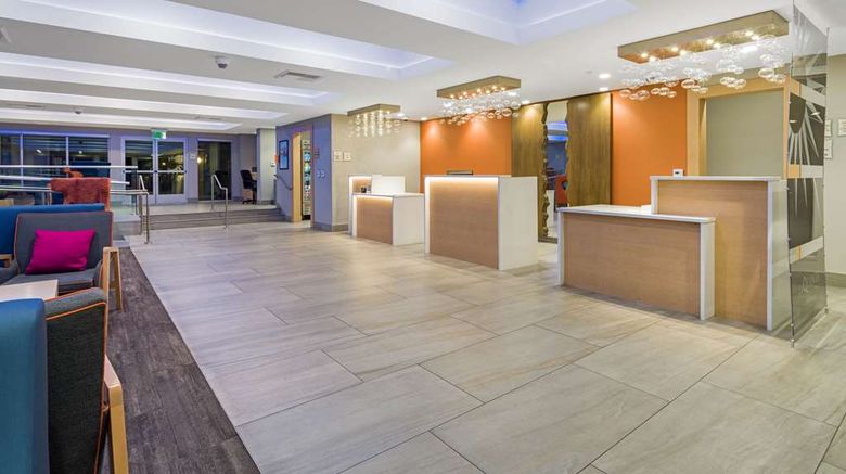 <b>La Quinta Inn Santa Ana Lobby</b>. Images powered by <a href="https://iceportal.shijigroup.com/" title="IcePortal" target="_blank">IcePortal</a>.