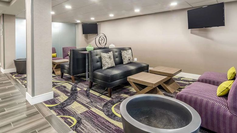 <b>La Quinta Inn & Suites at 48th Ave Lobby</b>. Images powered by <a href="https://iceportal.shijigroup.com/" title="IcePortal" target="_blank">IcePortal</a>.
