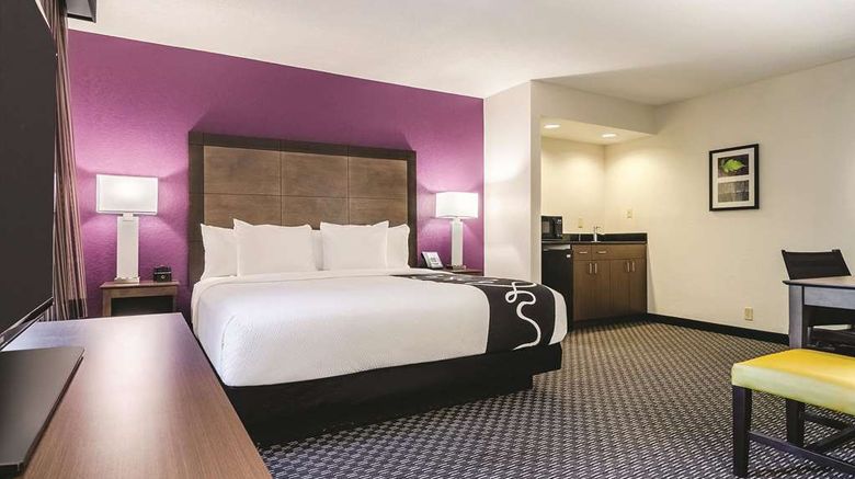 <b>La Quinta Inn & Suites at 48th Ave Room</b>. Images powered by <a href="https://iceportal.shijigroup.com/" title="IcePortal" target="_blank">IcePortal</a>.