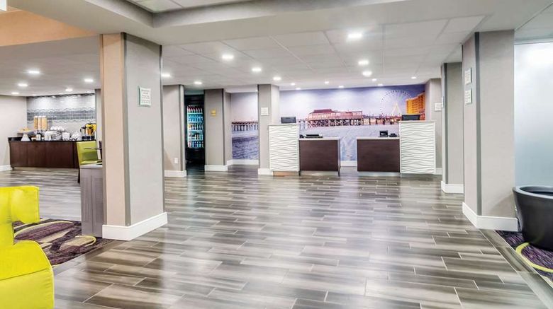<b>La Quinta Inn & Suites at 48th Ave Lobby</b>. Images powered by <a href="https://iceportal.shijigroup.com/" title="IcePortal" target="_blank">IcePortal</a>.