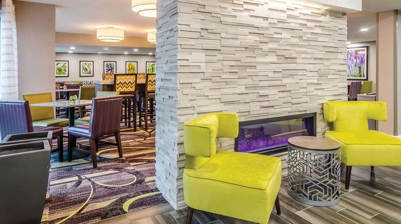 <b>La Quinta Inn & Suites at 48th Ave Lobby</b>. Images powered by <a href="https://iceportal.shijigroup.com/" title="IcePortal" target="_blank">IcePortal</a>.