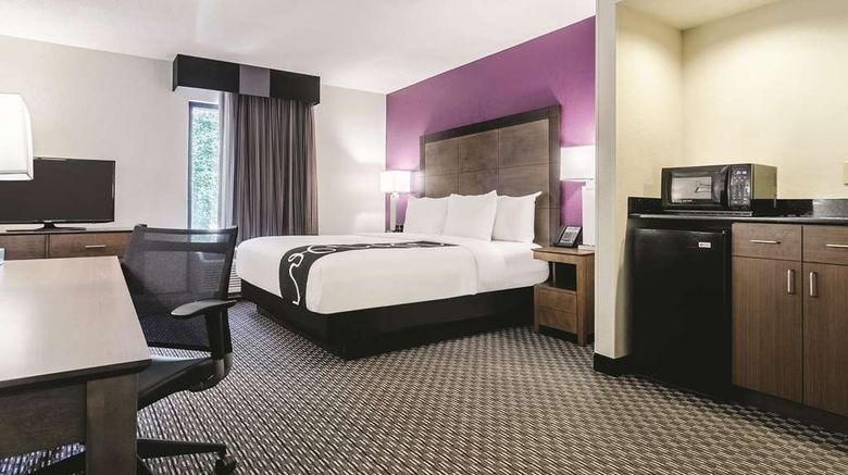 <b>La Quinta Inn & Suites at 48th Ave Room</b>. Images powered by <a href="https://iceportal.shijigroup.com/" title="IcePortal" target="_blank">IcePortal</a>.