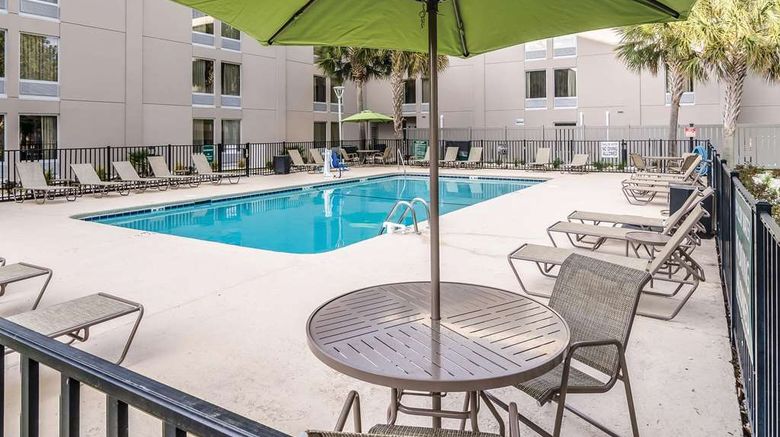 <b>La Quinta Inn & Suites at 48th Ave Pool</b>. Images powered by <a href="https://iceportal.shijigroup.com/" title="IcePortal" target="_blank">IcePortal</a>.
