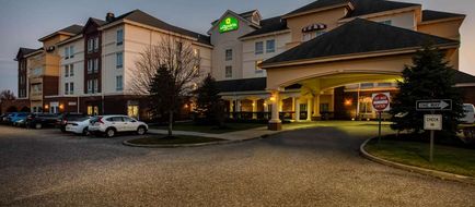 La Quinta Inn & Suites Islip/MacArthur Exterior