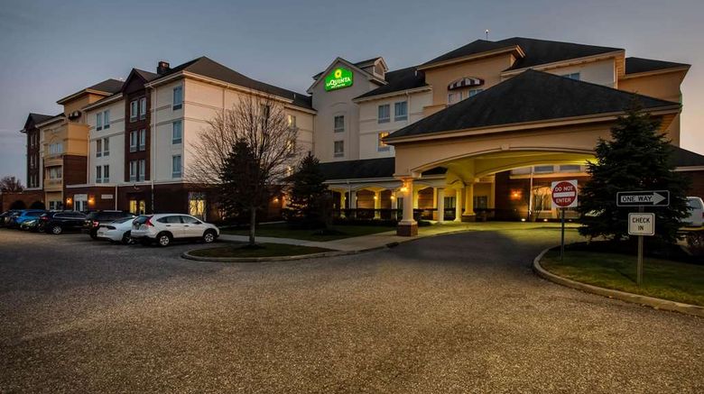 <b>La Quinta Inn & Suites Islip/MacArthur Exterior</b>. Images powered by <a href="https://iceportal.shijigroup.com/" title="IcePortal" target="_blank">IcePortal</a>.