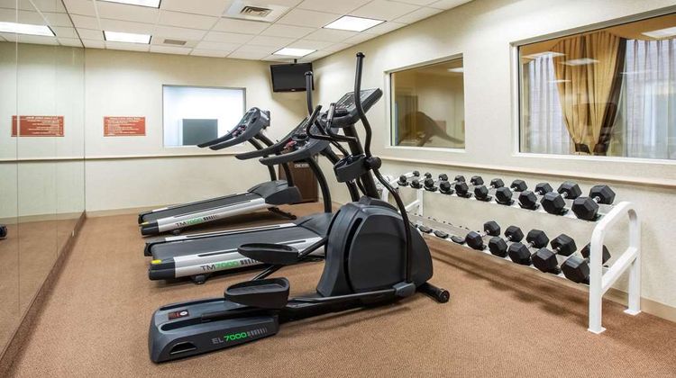 La Quinta Inn & Suites Islip/MacArthur Health