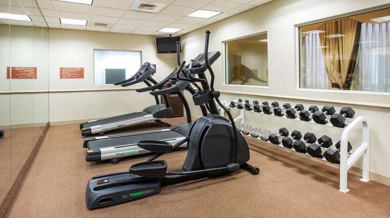 <b>La Quinta Inn & Suites Islip/MacArthur Health</b>. Images powered by <a href="https://iceportal.shijigroup.com/" title="IcePortal" target="_blank">IcePortal</a>.