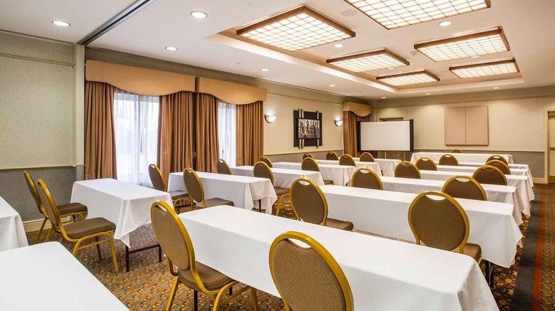 <b>La Quinta Inn & Suites Islip/MacArthur Meeting</b>. Images powered by <a href="https://iceportal.shijigroup.com/" title="IcePortal" target="_blank">IcePortal</a>.