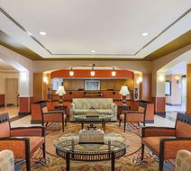 La Quinta Inn & Suites Islip/MacArthur Lobby