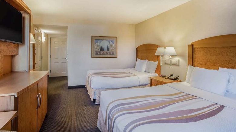 <b>La Quinta Inn & Suites Islip/MacArthur Room</b>. Images powered by <a href="https://iceportal.shijigroup.com/" title="IcePortal" target="_blank">IcePortal</a>.