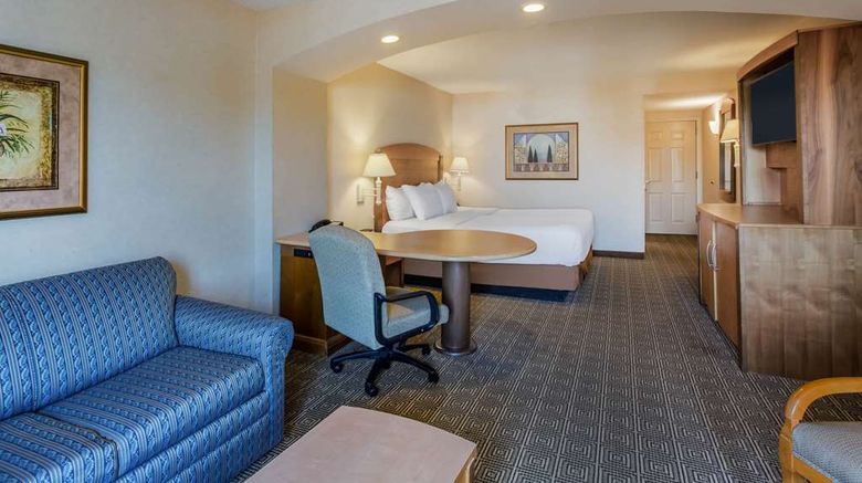 <b>La Quinta Inn & Suites Islip/MacArthur Suite</b>. Images powered by <a href="https://iceportal.shijigroup.com/" title="IcePortal" target="_blank">IcePortal</a>.