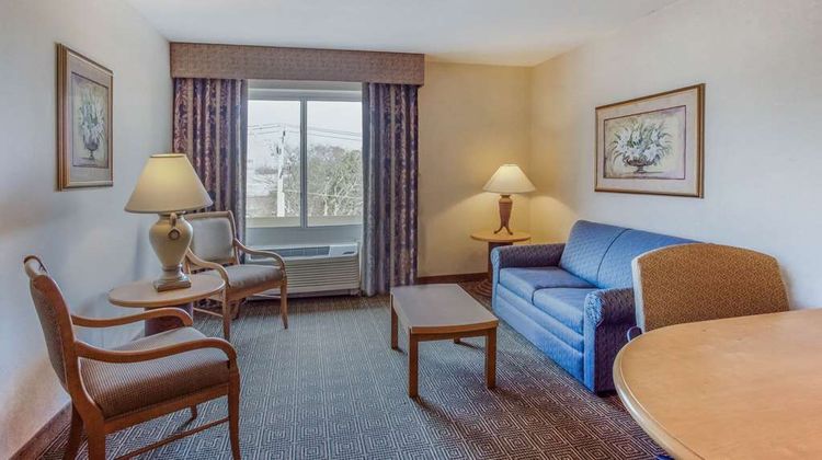 La Quinta Inn & Suites Islip/MacArthur Suite