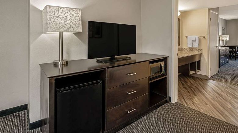 <b>La Quinta Inn & Suites Anaheim Room</b>. Images powered by <a href="https://iceportal.shijigroup.com/" title="IcePortal" target="_blank">IcePortal</a>.