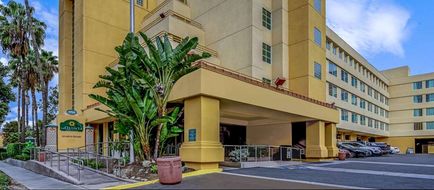 La Quinta Inn & Suites Anaheim Exterior