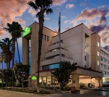 La Quinta Inn & Suites Anaheim Exterior