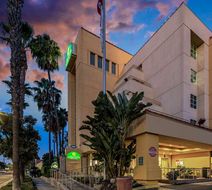 La Quinta Inn & Suites Anaheim Exterior