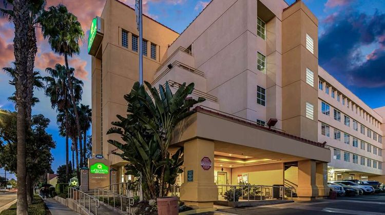 La Quinta Inn & Suites Anaheim Exterior